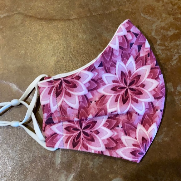 2 Pack Happy Face Masks With Wire - Picture 3 of 8